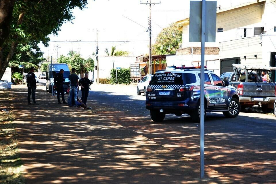 Imagem de compartilhamento para o artigo Jovens que estavam sentados em calçada são alvo de tiroteio em Chapadão do Sul da MS Todo dia